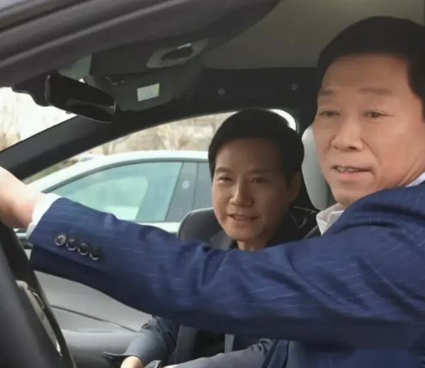 小米发布会现场：为何有些车企大佬来捧场？有些则不来？