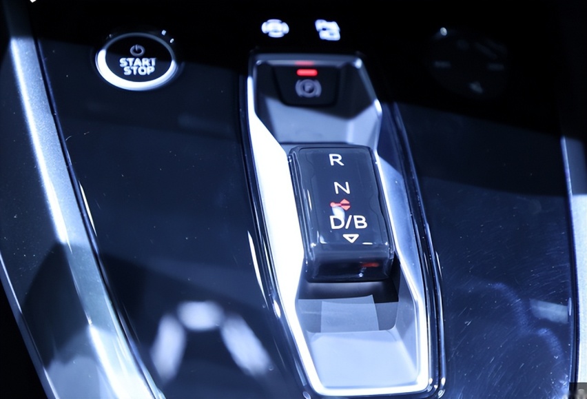 奥迪Q4 e-tron，不加油续航605公里，造型高级，不到30万起