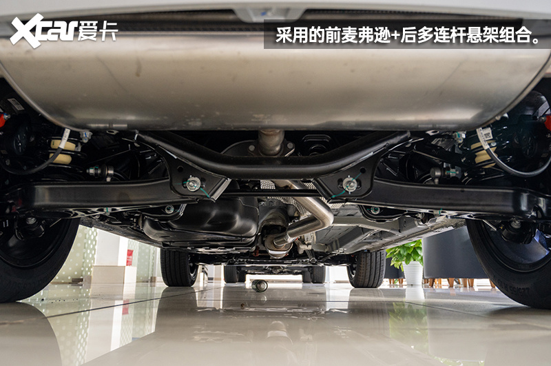 颇具动感的“X先生” 吉利博越X到店实拍