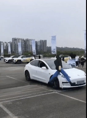 假人撞的稀巴烂，特斯拉Model3主动刹车系统不灵吗？