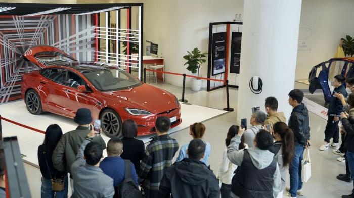 “地表最快量产车”特斯拉Model S Plaid亮相西安！