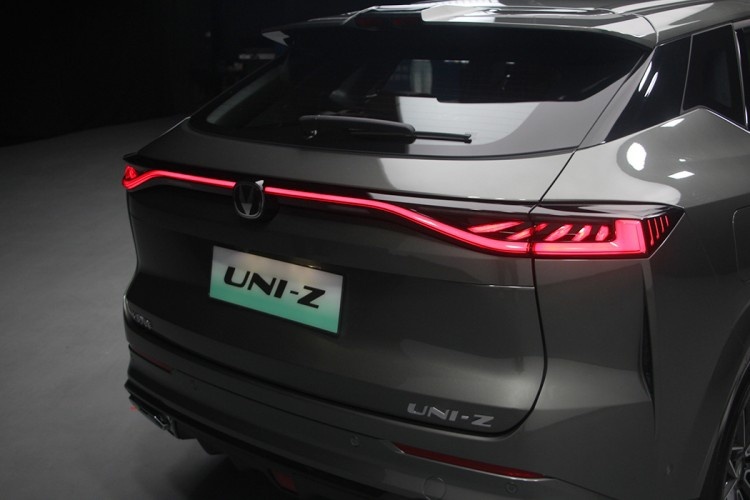 爆款属性拉满/智能化再升级，抢先体验长安UNI-Z！