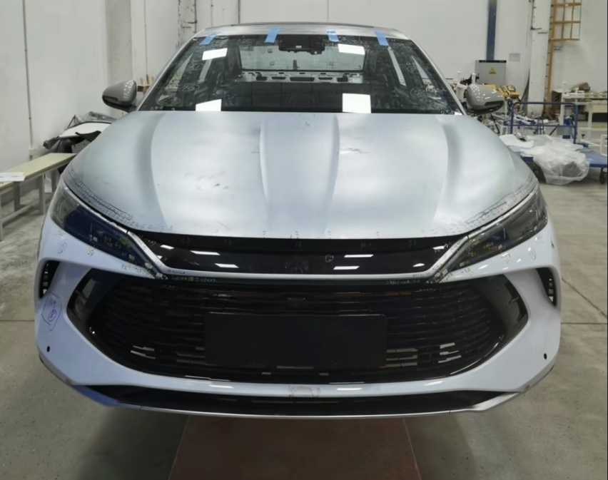比亚迪秦L实车现身，搭第5代DM-i配双独悬，亏电油耗3.8L