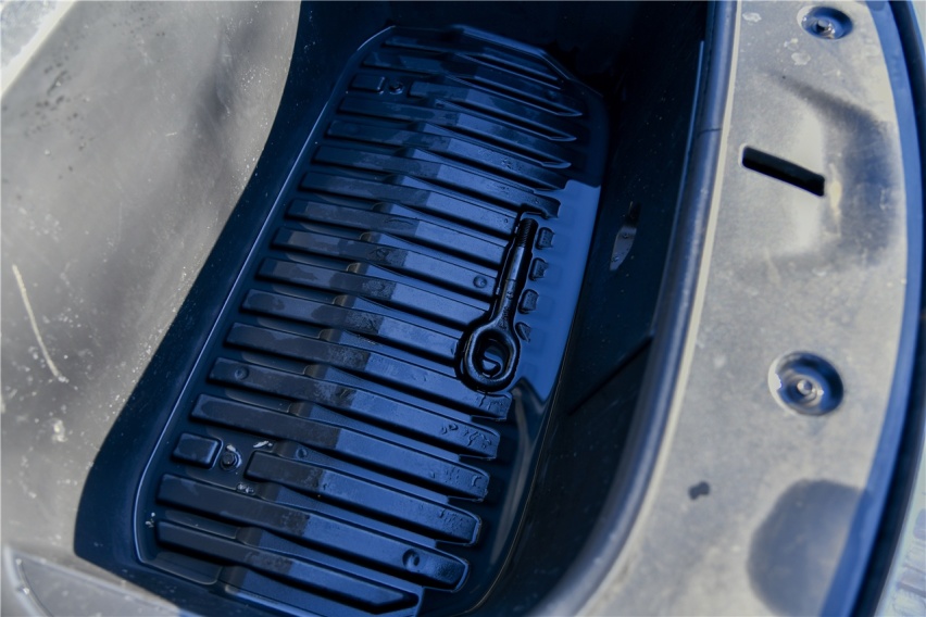试驾国产特斯拉Model Y 向实用性倾斜 价格是真香