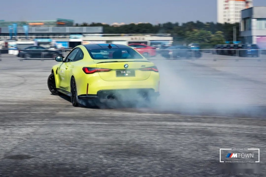 赛道深度体验全新宝马M3/4，详解赛道技能和精英驾驶模式！