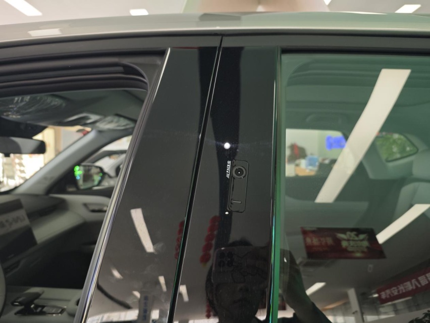 10万出头插混SUV，长安UNI-Z到店实拍，会比宋PLUS更香吗？