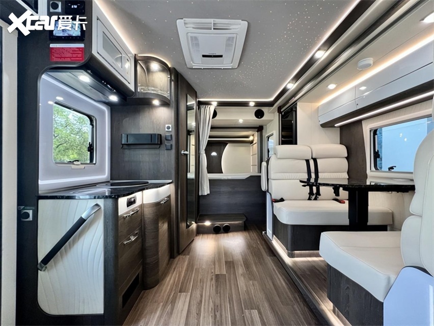 宇通C670双拓展房车，首家进口依维柯底盘打造，89.9万起