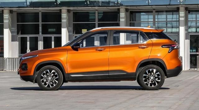 要什么自行车！这才是年轻人第一台SUV，不足4万，内饰很高级