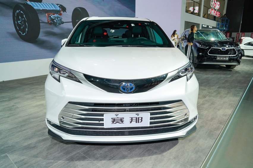 30.98万元起 广汽丰田赛那上市 2.5L混动系统加持