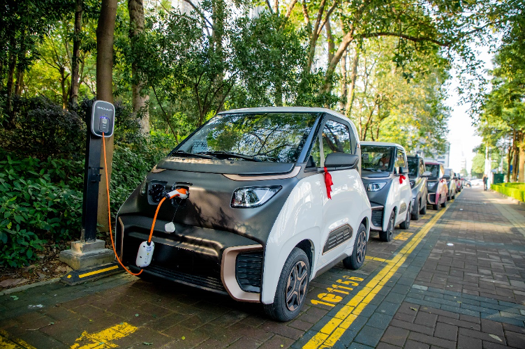 上汽通用五菱引領全球小型新能源車市場-愛卡汽車愛咖號