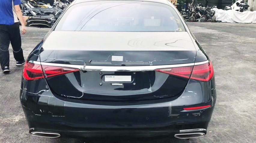 全新一代奔驰S级实车曝光！设计师是宝马派来的？