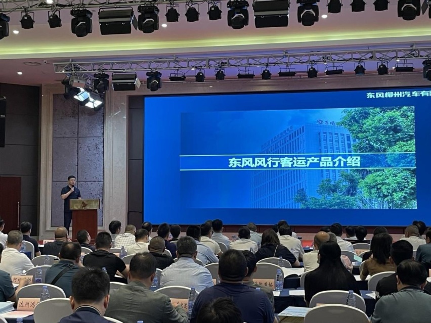 2023款菱智PLUS CNG亮相四川道路协会引领创富路