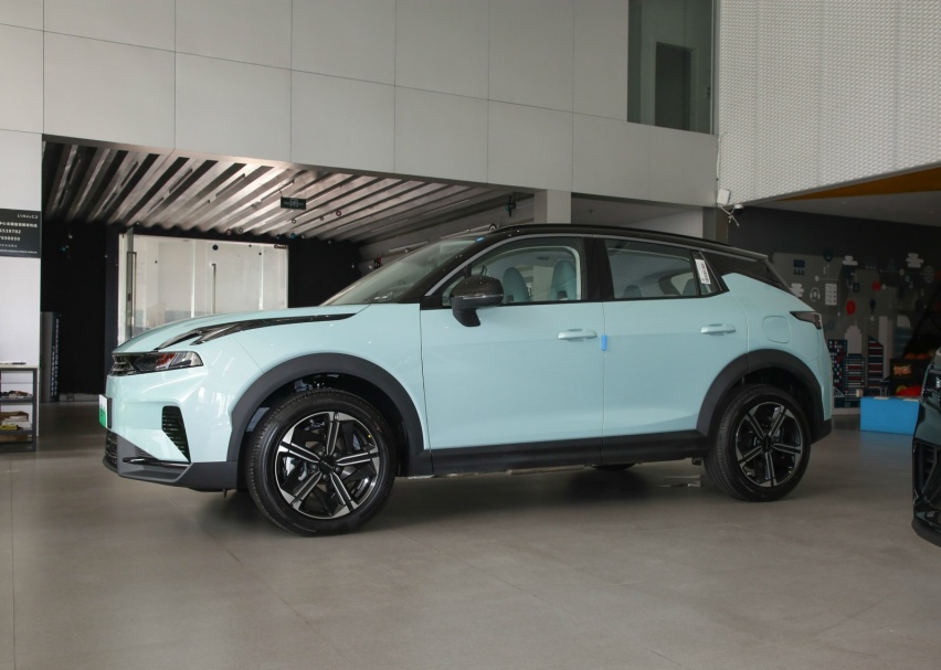 适合家用的插电混动SUV！纯电续航126KM，配14.6英寸大屏+独悬
