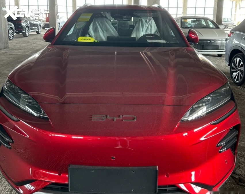 宋PLUS EV冠军版到店，“赤帝红色”很少见，16.98万起