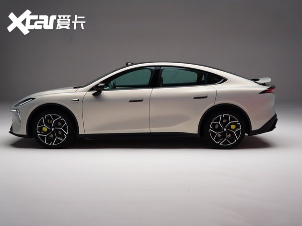 法拉利同源磁流变悬架！深蓝L06，年轻人的Dream Car？
