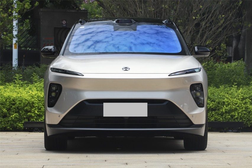 家用豪华SUV对决：蔚来ES8和宝马X5，预算60万选谁更明智？