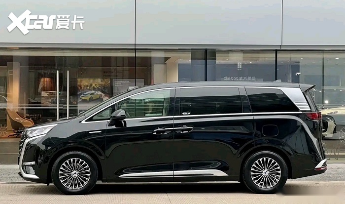 腾势D9走下神坛,新能源MPV市场变天了?