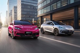 海豹家族双车齐发，11.19万起，一台纯电GT，一台插混旅行