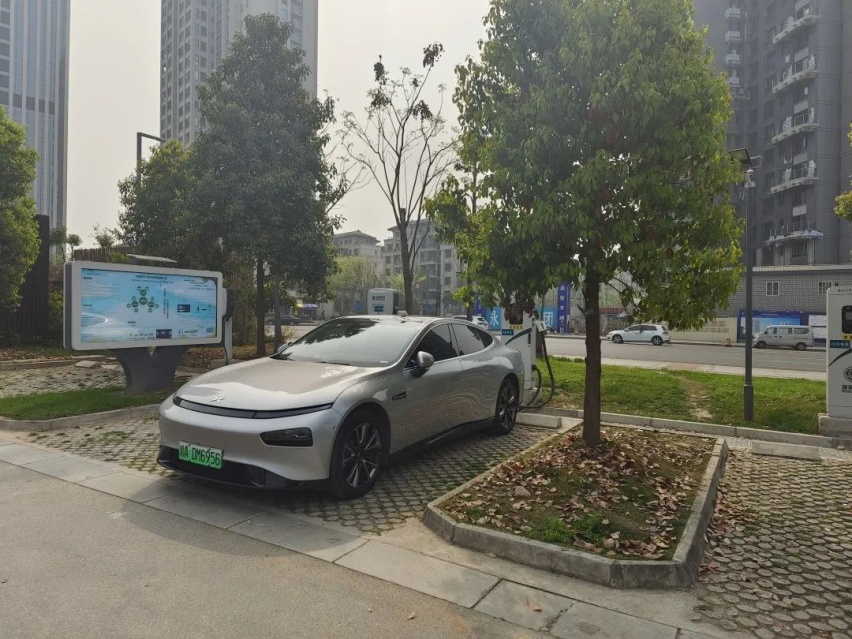 小鹏P7 670N极速焦虑：80%跑到30%纯高速能跑两百几？