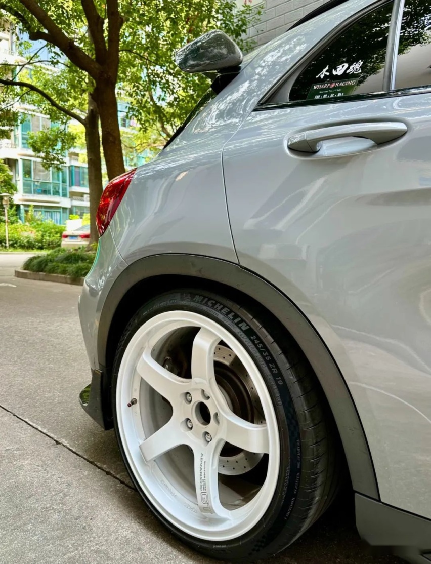 忽悠母亲买了辆奔驰GLA45 AMG，我将它改出了