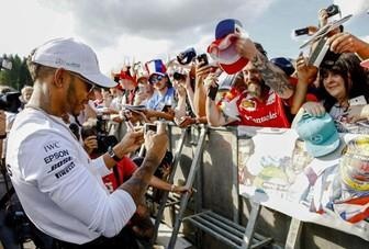 由周冠宇现象深挖：F1与中国有着怎样的渊源？