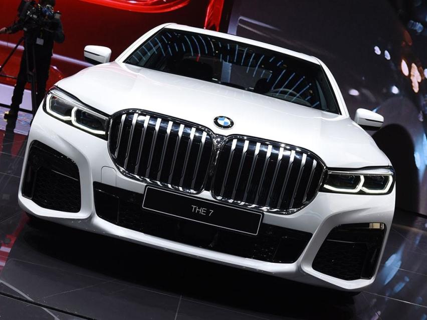 宝马7系的3.0T V6带插电混动，5秒破百很高级，且兼顾运
