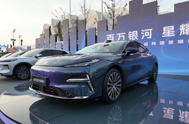 吉利银河星耀8上市最低11.58万，大、帅、豪华、智能的混动大轿车
