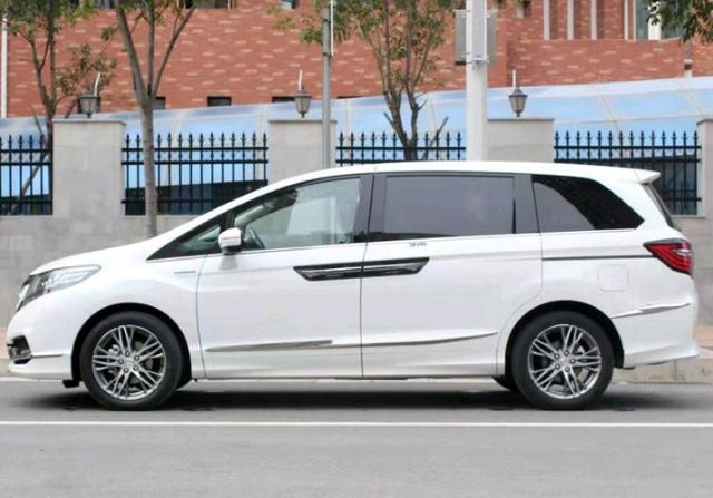 这是真正的中国特供版MPV，重2吨，每公里花费0.4元