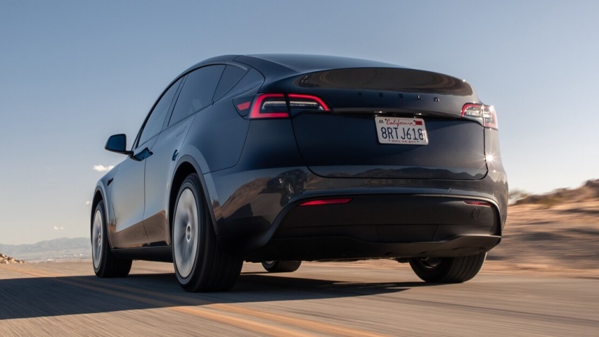 野马Mach-E对比特斯拉Model Y，跑车品牌的电动SUV怎么样？