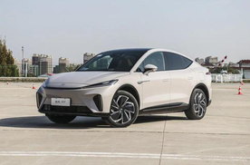 新款飞凡R7正式上市，直降9万，以抄底价冲击中型纯电SUV市场