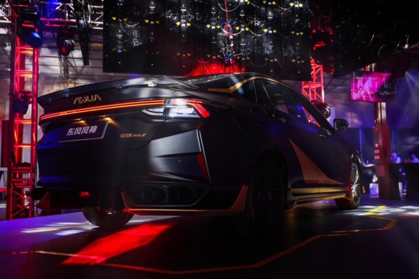 量产机甲战车？暗夜·奕炫MAX上市