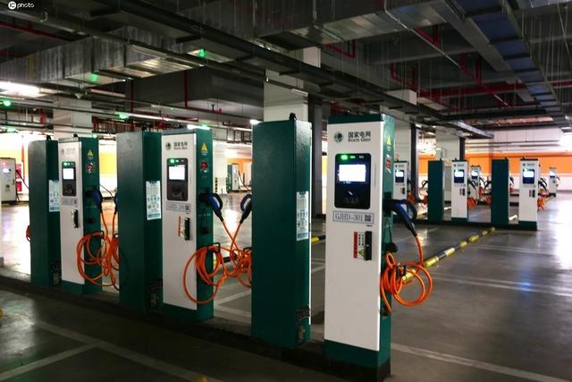充电桩逐渐完善 新能源车的春天即将到来 全国共134.1万台