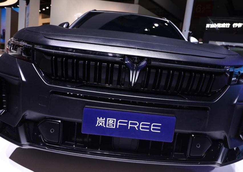 国家队重磅打造，扔近6万大礼包，岚图FREE降维打击够诚意？
