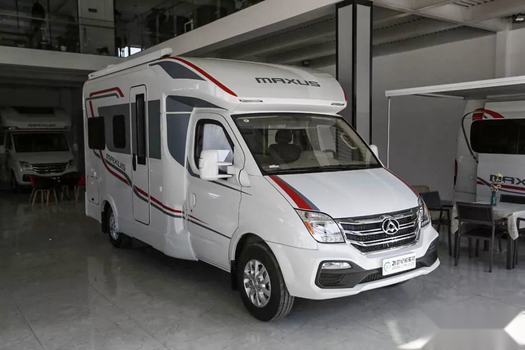 时至今年3月份,上汽大通这款小额头版本的rv80车型终于在万众瞩目之中