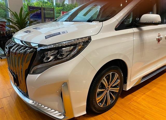 到店实拍2020款广汽传祺GM8大师版！油耗8.5L配2.0