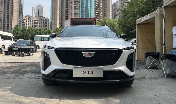 凯迪拉克GT4无伪实车曝光 时尚轿跑式设计/造型更加动感