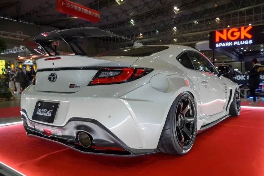 VOLTEX推出丰田GR86宽体套件，没了GReddy制约更好发挥？