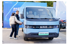 鑫源E3系斩获生态大会“年度最佳城配VAN”大奖