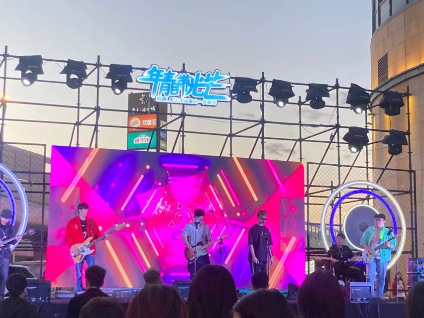 吉利帝豪S：我要做一场不正经的发布会 网友：就爱这样
