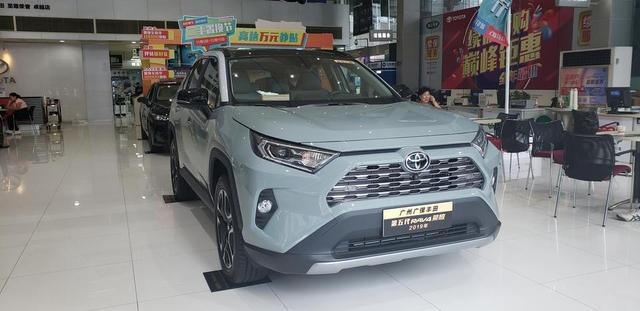 探访一汽丰田4S店，还在纠结荣放还是威兰达？销售告诉你怎么选