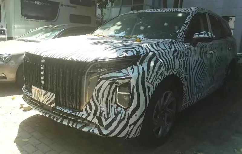 红旗HS6内饰谍照曝光、丰田世纪将推SUV …