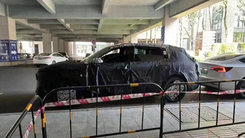 极氪全新SUV谍照曝光，售价或为20万元左右，剑指小鹏G6？