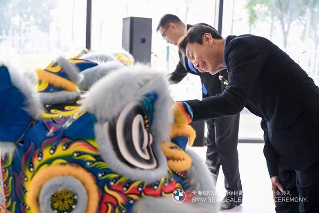 坐标：金温江，BMW大家庭添新丁--成都新盈宝宝马开业