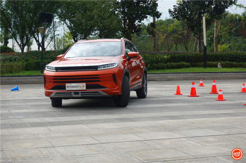 试驾星途 LX：工程师与艺术家造出的「智感美学」