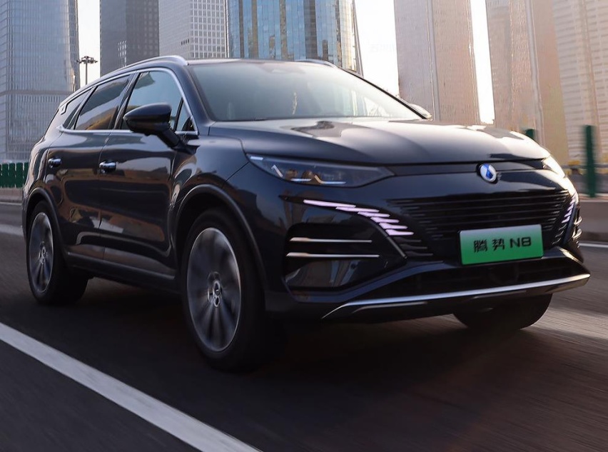 2023款腾势N8，标配的云辇-C智能悬挂有这几个功能
