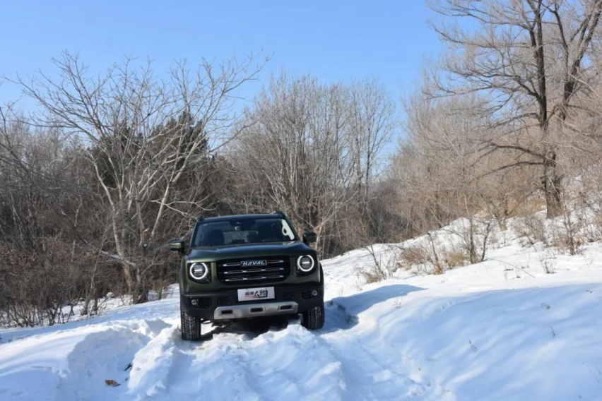 莫帅开一台不一样的哈弗SUV,冰雪漂移