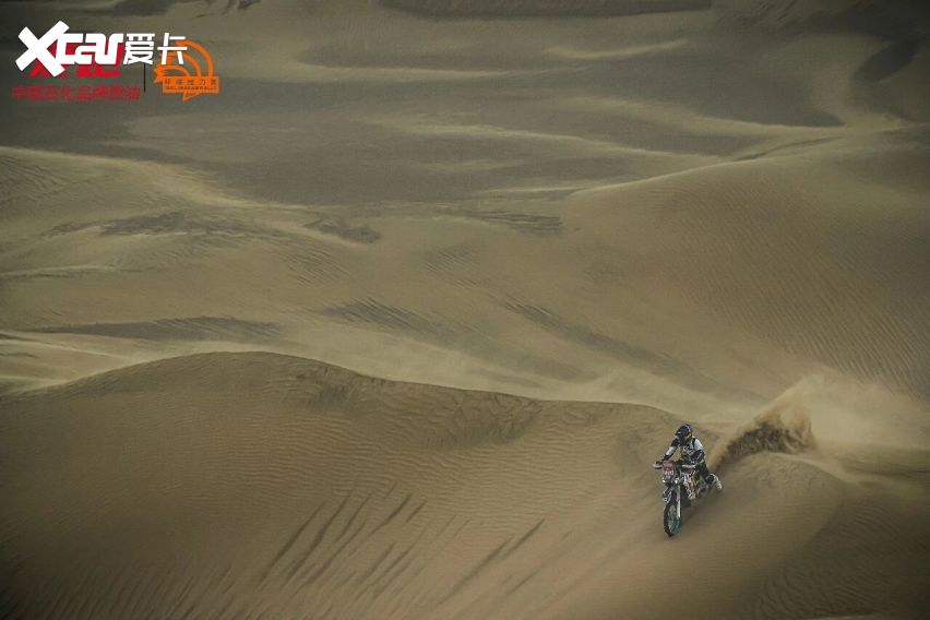 风沙骤雨突袭 2026爱跑·中国环塔国际拉力赛SS6极端天气成最大考验