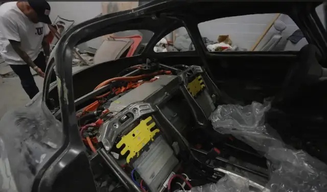 30万的特斯拉Model 3改成千万神车奔驰300SL，看完心动了！