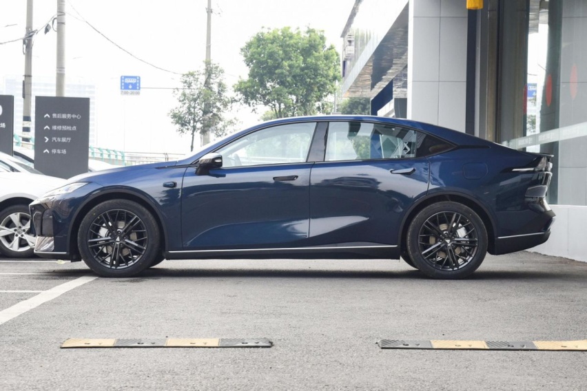 长安又出“新招”，深蓝SL03将推入门级新车，纯电续航仅100公里