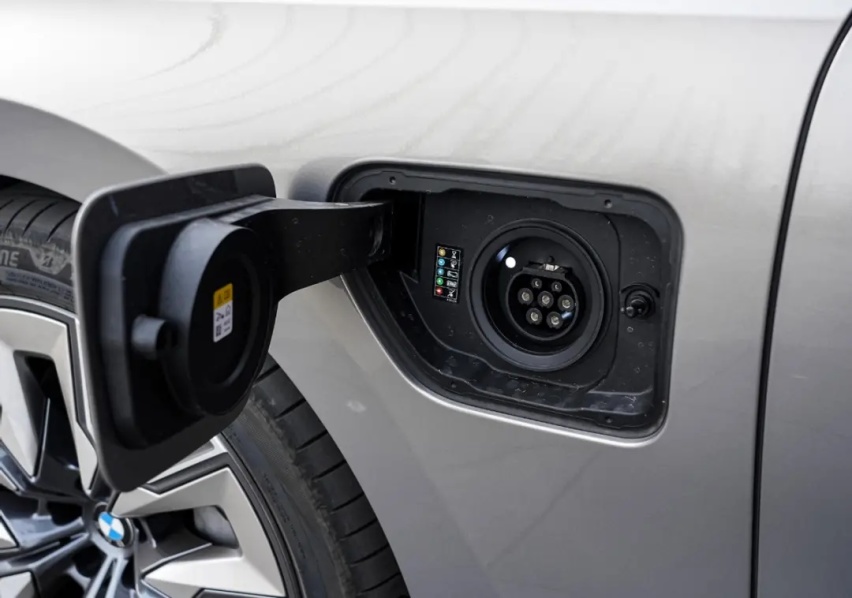 【e汽车】“最强BMW i7”强在哪？只有试了才知道